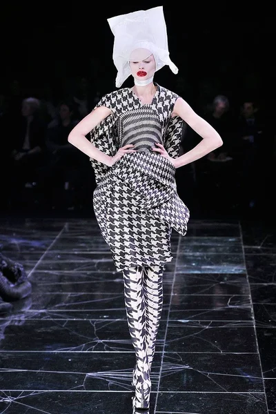 Look 14
